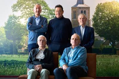 Vijftig jaar huis-aan-huisblad ’t Hoogeloontje: We kregen wel eens kopij binnen op een friteszak’