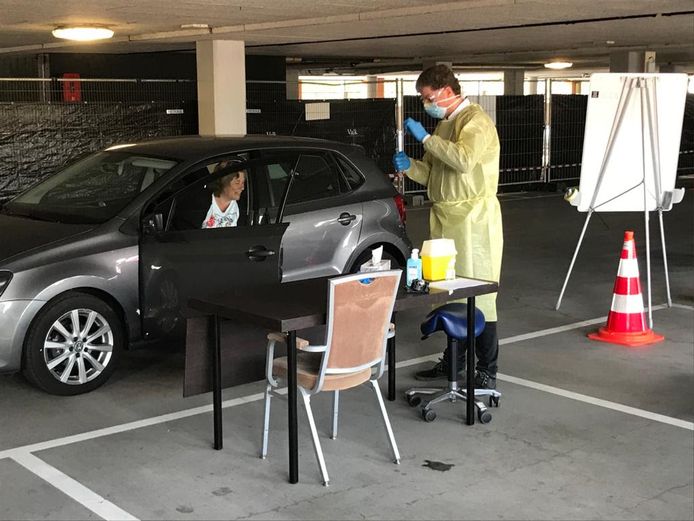 Testen in de parkeergarage van het Van der Valk Hotel in Nootdorp.