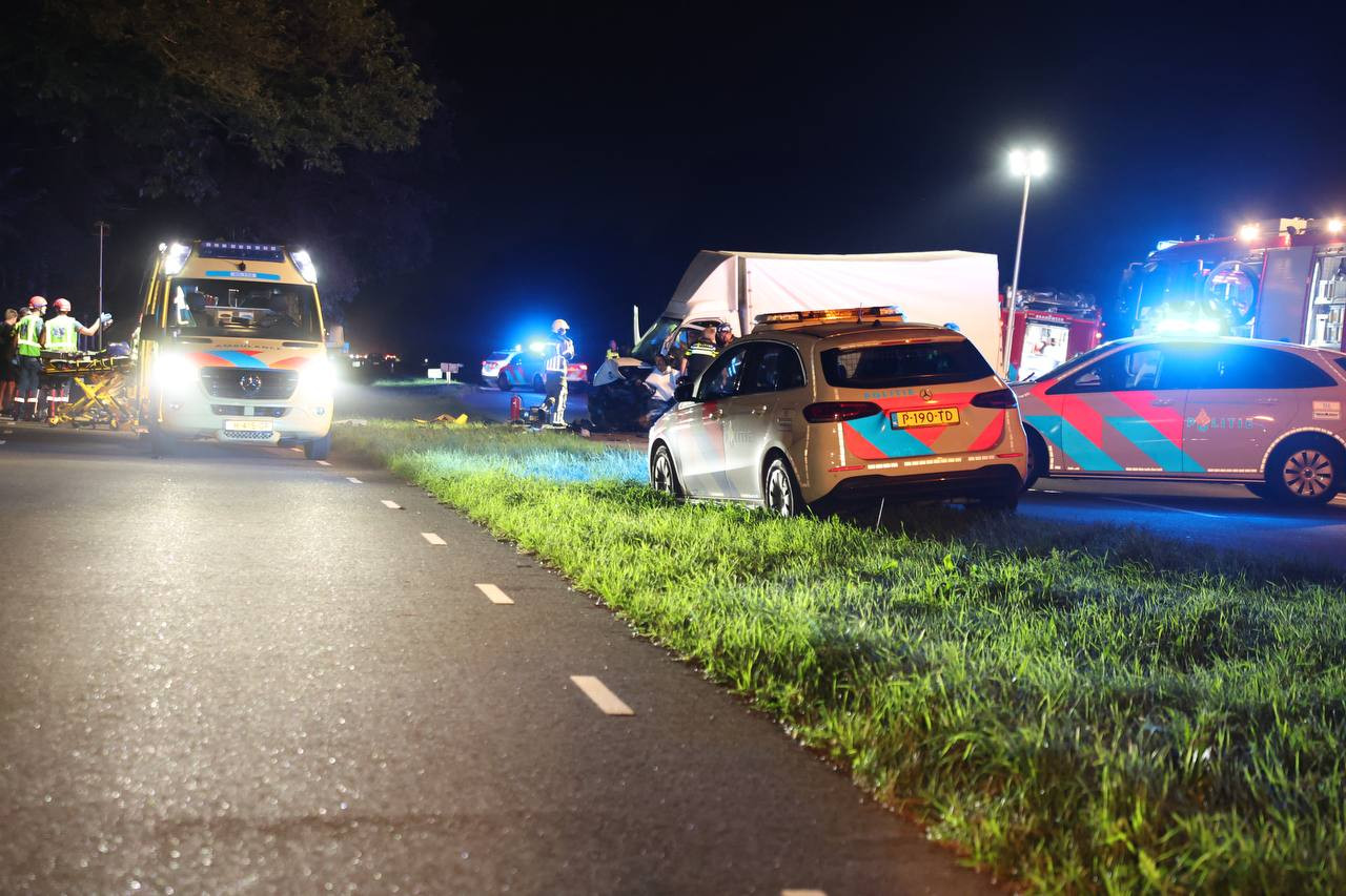 Vrouw (67) uit Enschede komt om het leven bij frontale aanrijding op ...