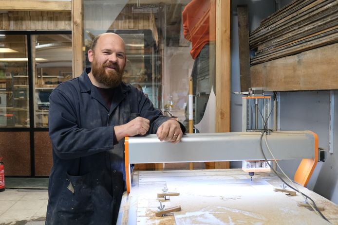 Jens Michiels van Spruce Goose met zijn freesmachine.