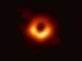Zwarte gaten bestaan! Astronomen leveren bewijs met eerste foto ooit