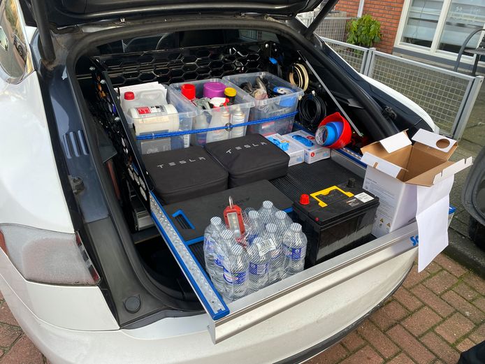 Geen achterbank meer, maar gereedschap en onderdelen voor auto's die vandaag worden geholpen