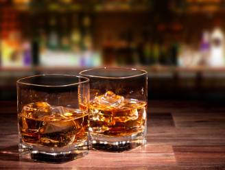 Chef-kok die voortuin inrijdt, naar huis vlucht en daar 3 whisky’s drinkt, krijgt milde straf: “Geen alcoholprobleem”