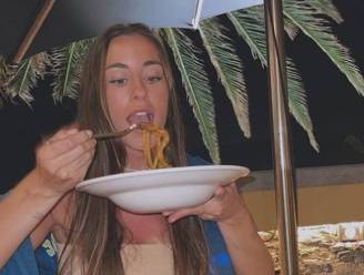 Spaanse influencer smult van spaghetti met eigen kraakbeen: “Geen superkrachten gekregen”