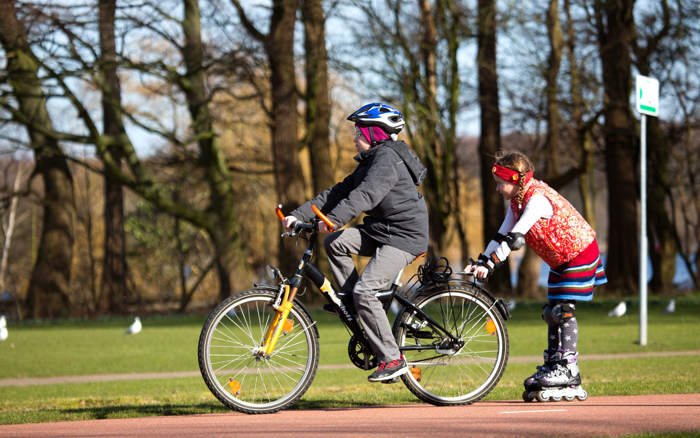 De fiets is jarig en blaast 200 kaarsjes uit Foto tubantia.nl