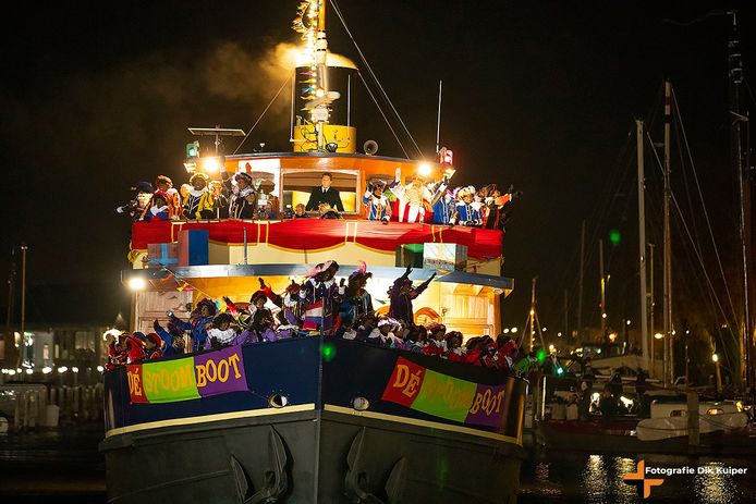 Jaren was het een vertrouwd gezicht in de haven van Elburg, maar de stoomboot van Sinterklaas legt dit jaar niet aan.