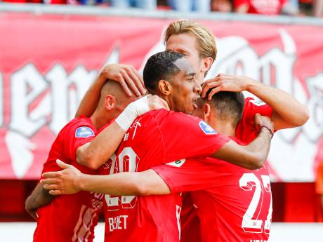 Oppermachtig FC Twente in topvorm naar finale van de playoffs