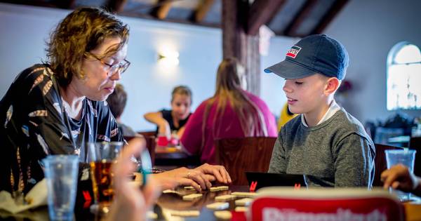 Rummikuppen brengt mensen samen, bewijst Alieda in Maasbommel