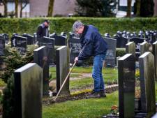 Het dilemma van legere begraafplaatsen: wel of niet ruimen als er geen grafrechten meer worden betaald?