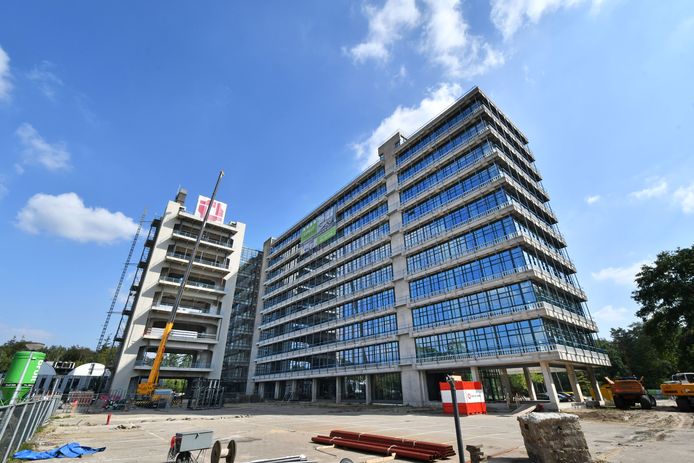 Samen met aannemer Van Wijnen verbouwde Camelot recent het voormalige pand De Hogenkamp op de UT tot 445 huurstudio's voor buitenlandse studenten.