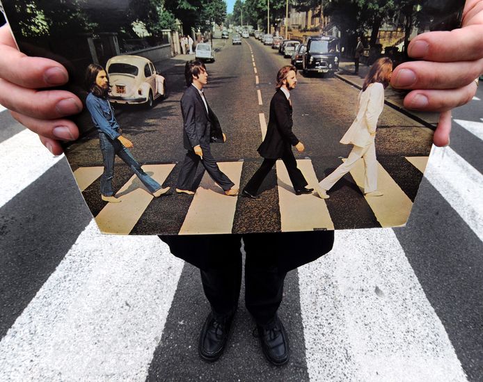 Het Beatles-album Abbey Road staat na vijftig jaar weer op de eerste plaats in de Album Top 100. Ter gelegenheid van het 50-jarig jubileum van de iconische plaat verscheen vorige week vrijdag een speciale editie. Abbey Road voerde de Album Top 100 in december 1969, bijna drie maanden na de release, voor het laatst aan.