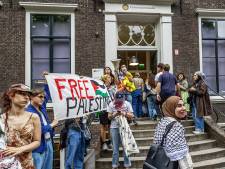 Demonstranten bezetten universiteitsgebouw in Utrecht, politie stuurt onderhandelaar