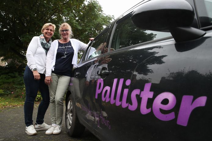 Mirjam Satink (l) en Milou van Berlo hopen dat er meer aandacht komt voor alternatieve, kleinschaliger vormen van palliatieve zorg bij mensen thuis.