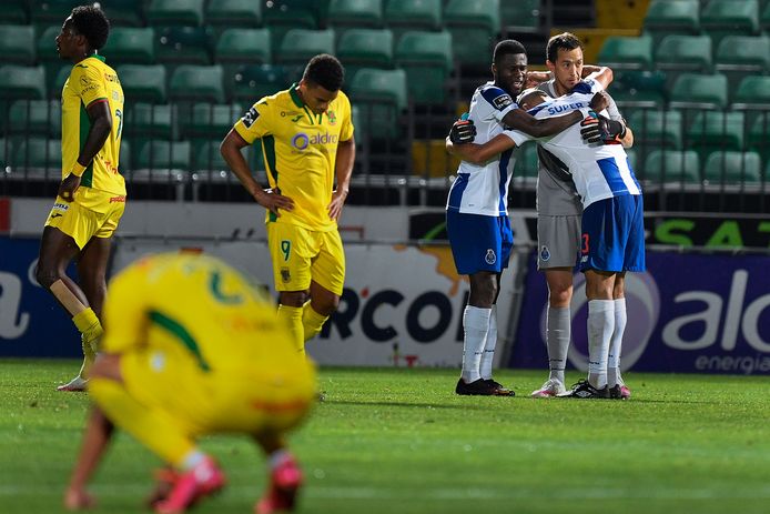 Porto profiteerde bij  Paços de Ferreira optimaal van de uitglijder van Benfica.