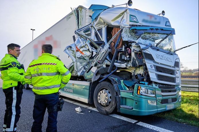 Een ongeluk op de A16.