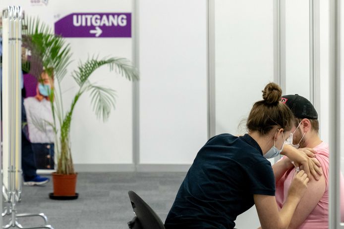 In Nederland hebben de meeste volwassenen inmiddels twee vaccinaties tegen het coronavirus gehad.