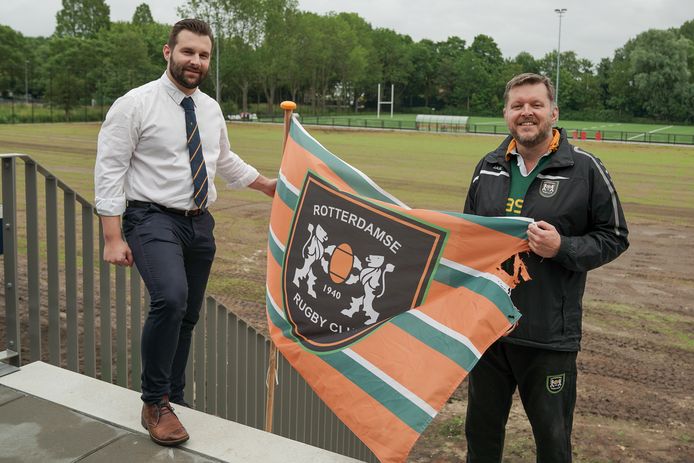 Rotterdamse Rugby Club-secretaris Bryan Schwillens (l) en Richard van Ravenstein (technische commissie).
