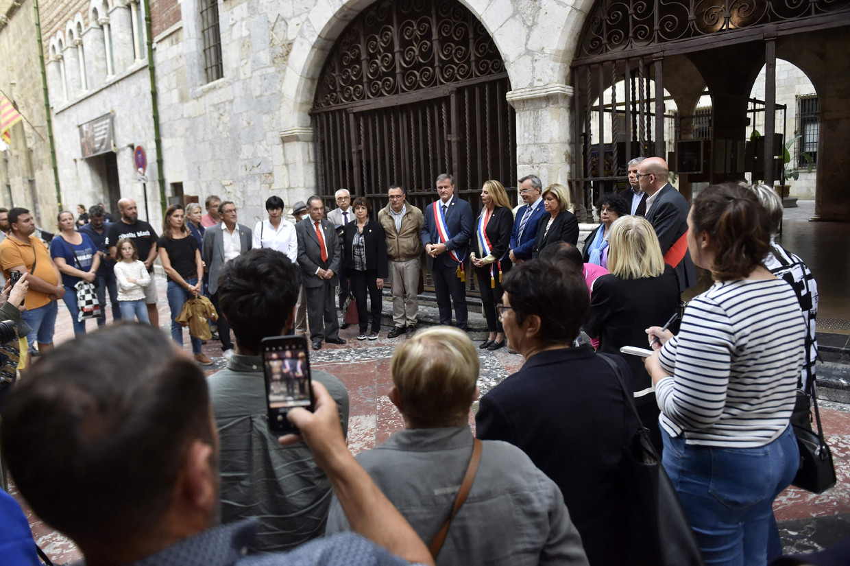 A minute's silence in front of Lula at a rally for the far-right National Rally party in Perpignan on Friday.  AFP photo
