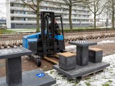 Schuiven met paarden en pionnen in de buitenlucht: Waalwijk is zes schaaktafels rijker