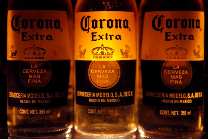 Een van de merken van AB InBev is het van oorsprong Mexicaanse Corona-bier.  Het bierconcern kocht het merk in 2012 en betaalde 16 miljard euro aan het Mexicaanse moederbedrijf Grupo Modelo.