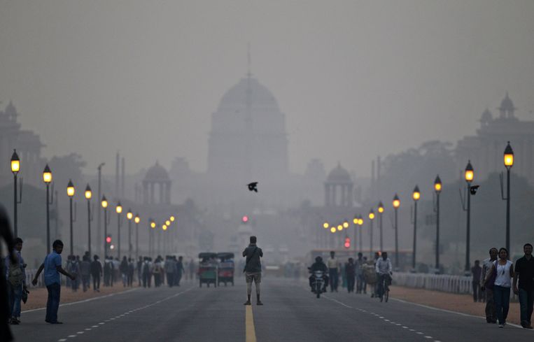 De Indiase hoofdstad New Delhi geldt als een van de steden met de slechtste luchtkwaliteit op aarde.  Beeld AP