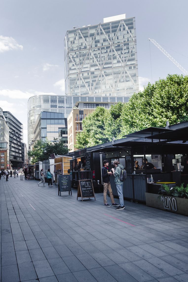Spitalfields Market, in normale tijden een mengelmoes van kantoormensen, toeristen en creatievelingen. Beeld Carlotta Cardana