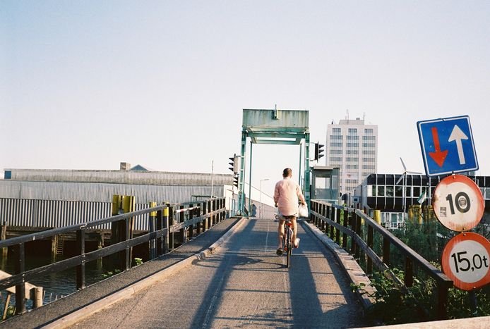 Op vakantie in eigen stad met mijn geliefde - Rotterdam heeft nog heel wat onontdekte plekken. Foto genomen met mijn analoge camera.