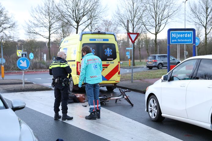 Een fietster raakte op 21 januari 2022 gewond toen ze in Nijverdal op de rotonde bij de Helmkruidlaan geraakt geschept werd door een auto. Het slachtoffer raakte dermate gewond dat ze met een ambulance naar het ziekenhuis overgebracht moest worden. De rotonde geldt al jaren als berucht.