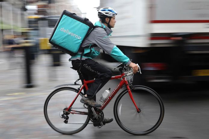 Bezorgers Deliveroo zijn voortaan zelfstandig: "Ze willen het zelf."