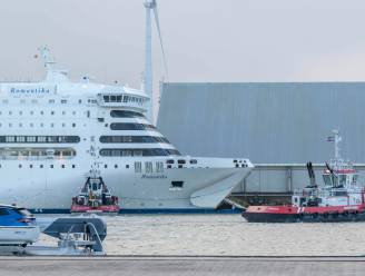 Veerboot losgeraakt van kade door windstoot in Eemshaven, meerdere schepen beschadigd