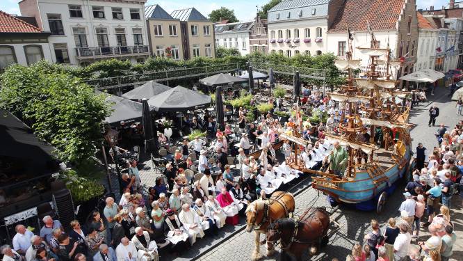 Bezoekers genieten van stoet door Bergen op Zoom: ‘De Maria Ommegang is altijd indrukwekkend’