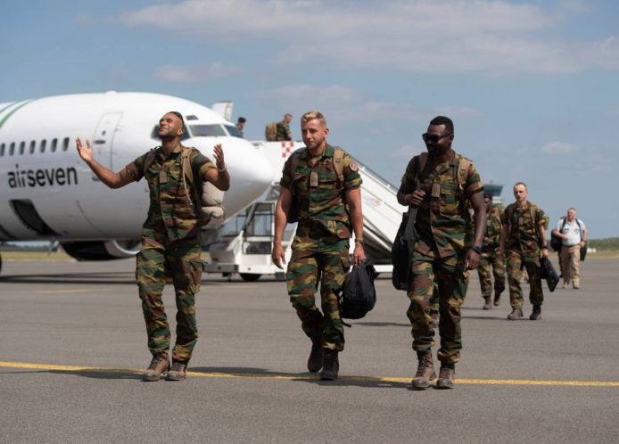 Een vliegtuig met een zestigtal militairen landde omstreeks 20.30 uur op de luchthaven van Melsbroek.