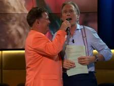 Cynische Jort Kelder kan niet weigeren als Wolter Kroes de microfoon onder zijn neus duwt: ‘Ja dag!’