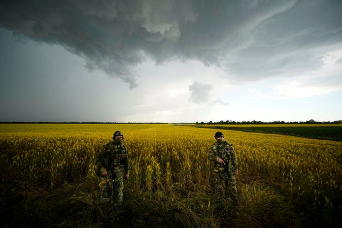 Russische soldaten op wacht in Oekraïne.