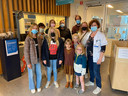 Maya en Helena schonken 3.015 euro aan het Fonds Kadee van het UZ Gent.