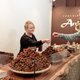 Bij Hemelse Stenen worden chocoladeblokjes met de hand gemaakt