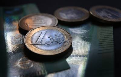 Euro naar hoogste peil in een maand