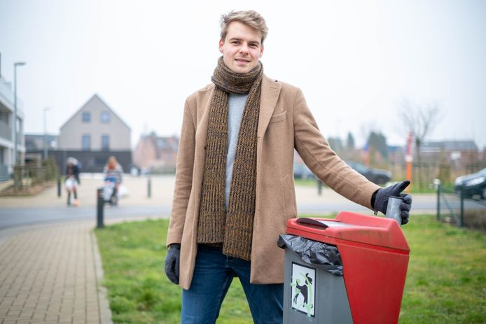 Gemeenteraadslid Brend Van Ransbeeck (Groen) wil samen met de Berlaarse hondeneigenaars de vraag naar hondenpoepbakjes in kaart brengen.
