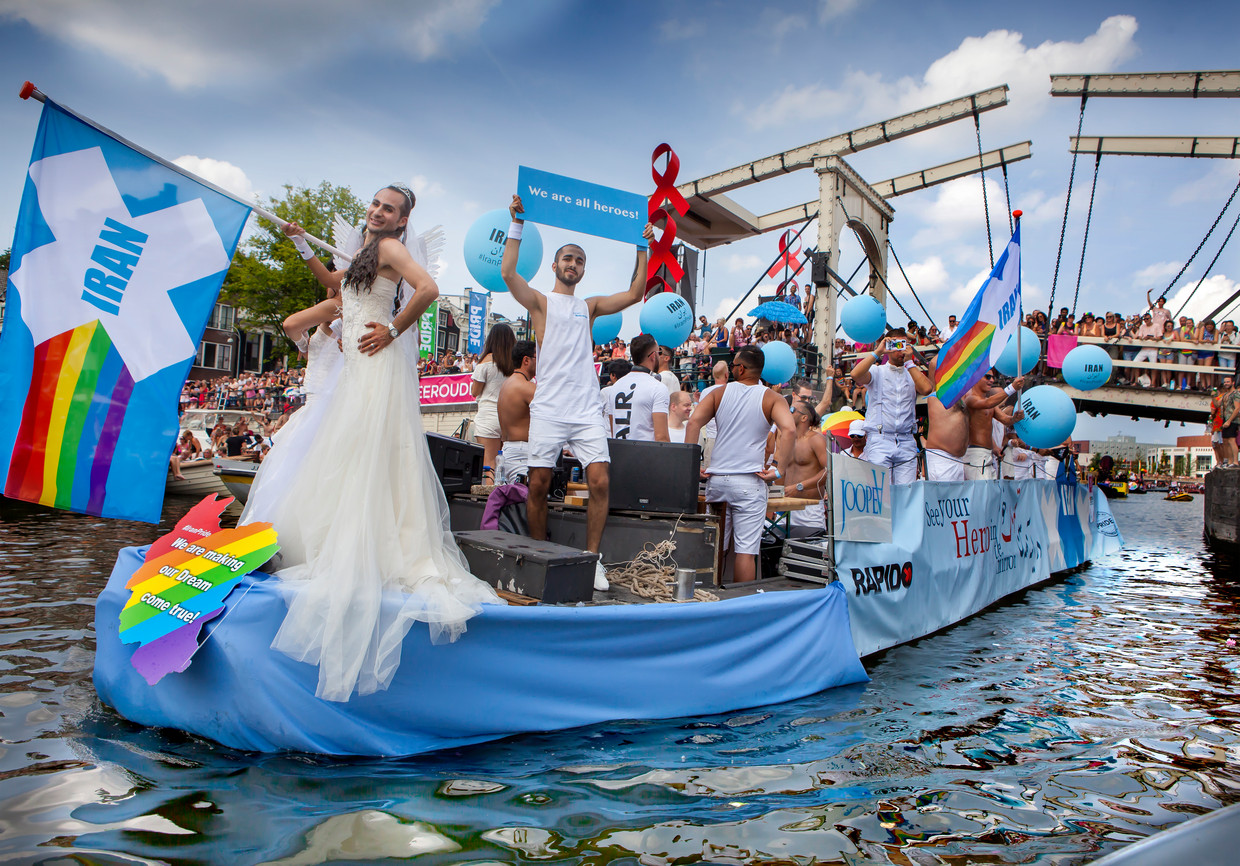 De Iran-boot tijdens de Canal Parade in 2018 te Amsterdam.  Beeld Hollandse Hoogte / Maarten Hartm