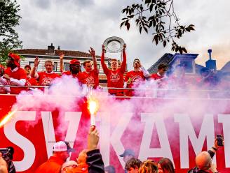 Bekijk hier de hoogtepunten van de huldiging van PSV in een feestelijk Eindhoven