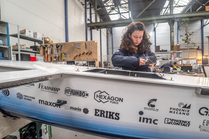 Lieke van Linden van het TU Delft Solar Boat Team.