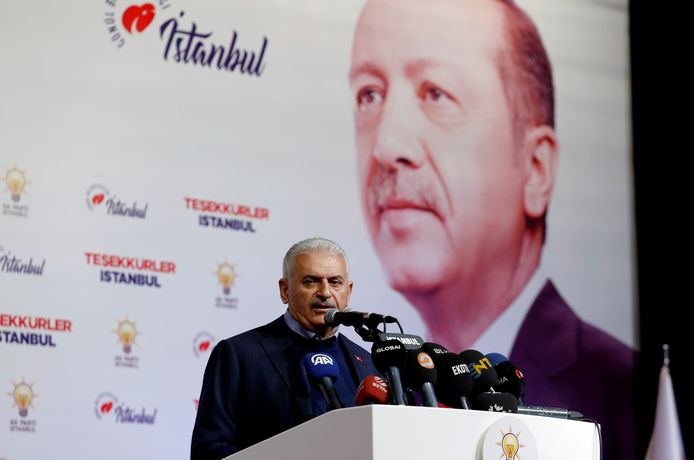 Oud-premier Binali Yildirim, namens de AK-partij van Erdogan, kandidaat-burgemeester van Istanboel.
