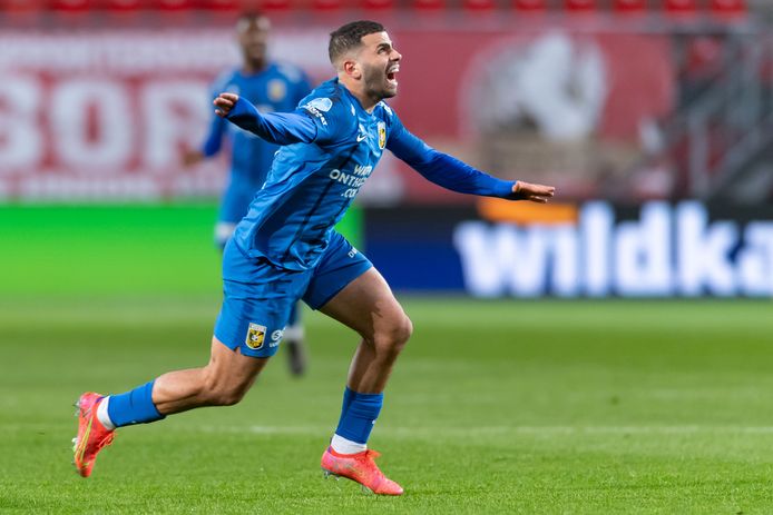 Tannane Uitmuntend Twente Trio In Het Rood Nederlands Voetbal Bd Nl