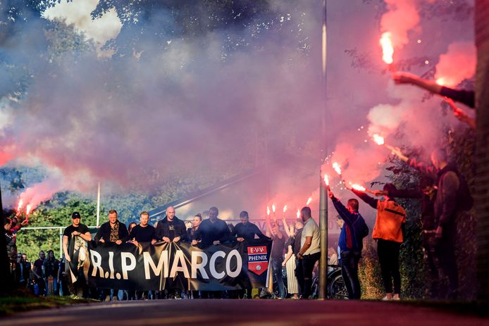 Herdenkingstocht voor Marco van der Kolk, die in het centrum om het leven kwam.