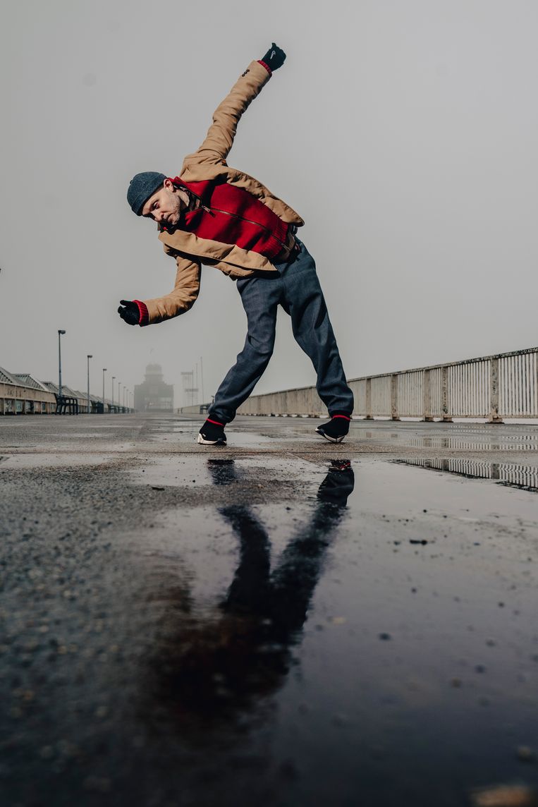 'Ik heb ooit geprobeerd om enkel denker te worden maar mijn denken gaat niet vooruit als mijn lichaam niet volgt. Ik moet mezelf fysiek blijven ontwikkelen als ik anderen wil helpen om stappen te zetten.' Beeld © Stefaan Temmerman