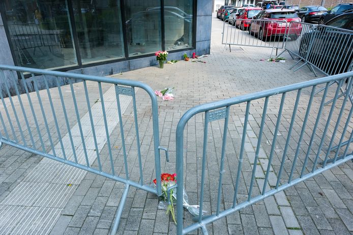 Archieffoto 31 mei: bloemen aan het plaats delict in Evere.