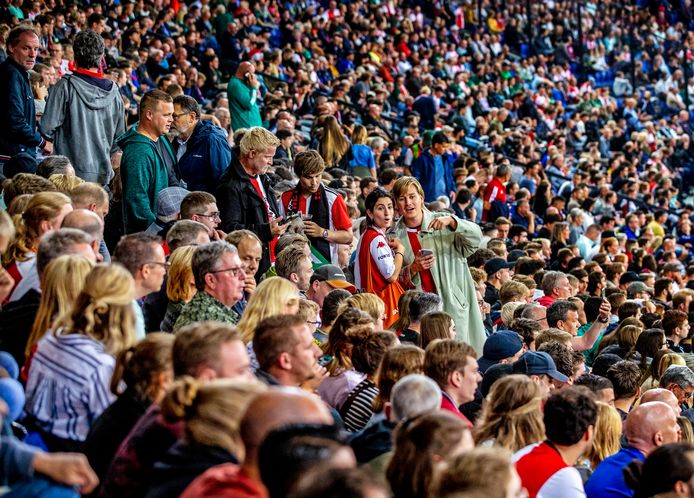 Een volle Kuip bij Feyenoord-NEC begin dit seizoen.