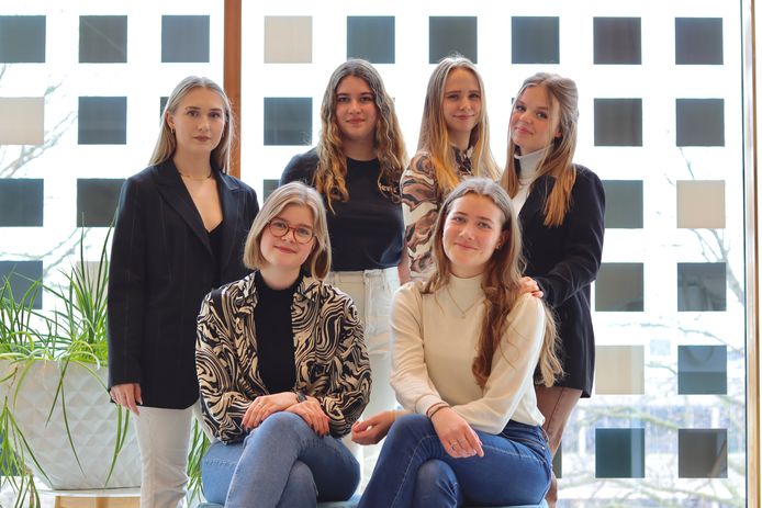 Van links naar rechts: Julia de Lijster, Tessa Kelderman, Jasmijn Apte, Roos Veling, Laura Kaai, Nora Nuis