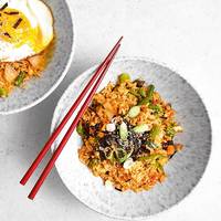 Gezond en snel op tafel: kimchi fried rice met prinsessenboontjes en geroosterde cashewnoten