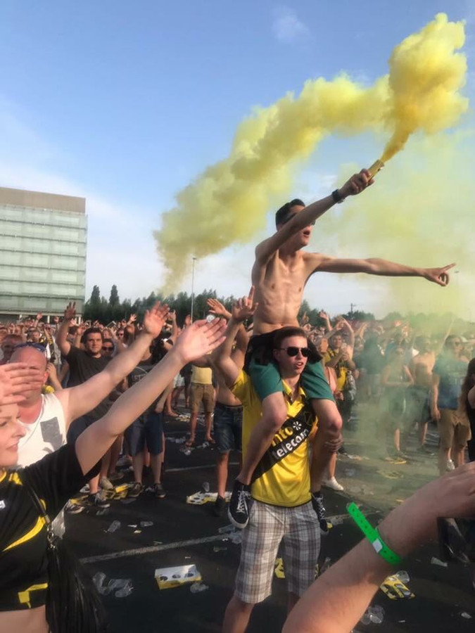 Fitness ongeluk Ja Zo beleefden NAC-fans de promotie naar de Eredivisie | Foto | bndestem.nl